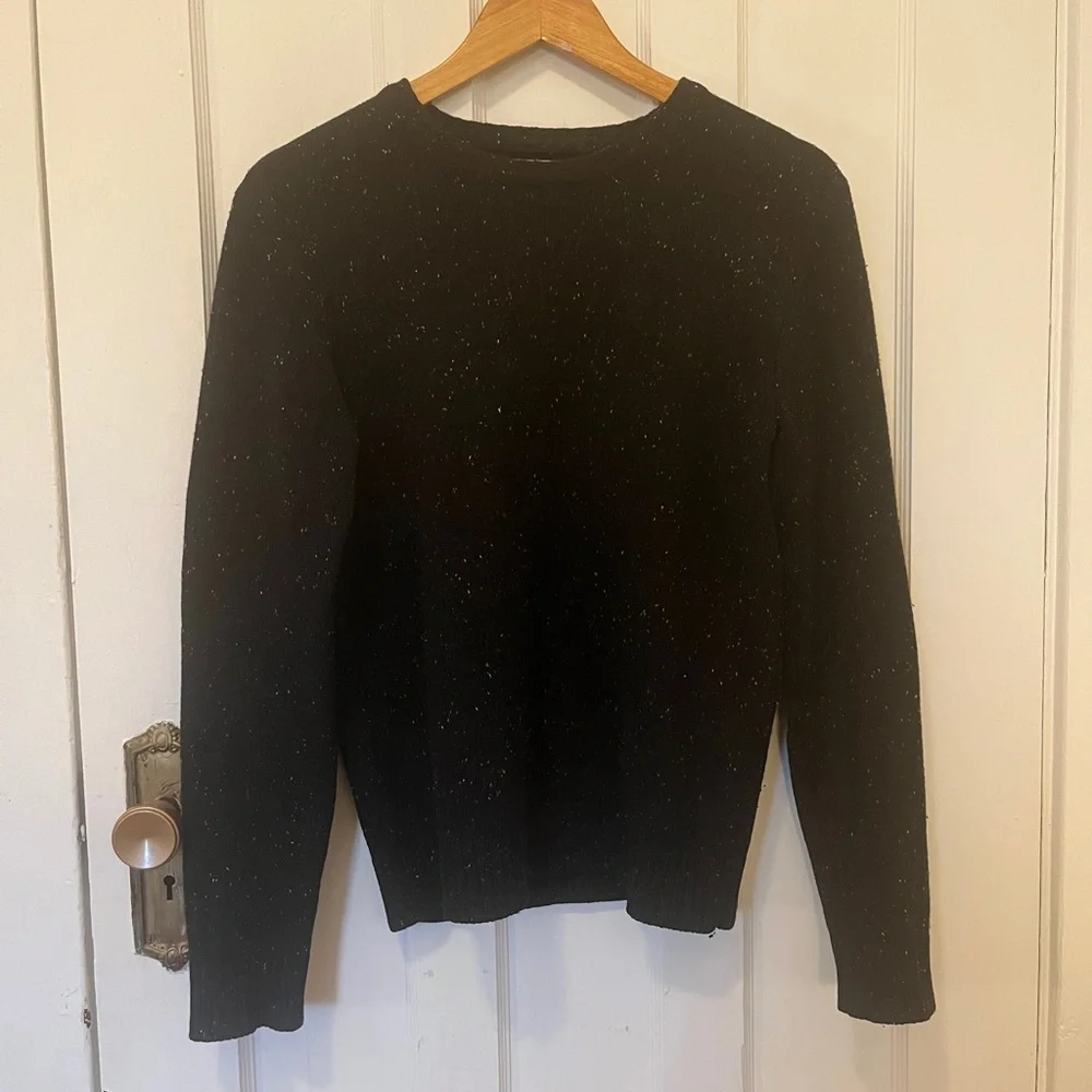 🚫SOLD🚫Black with white speckles crew neck sweater - Picture 1 of 5